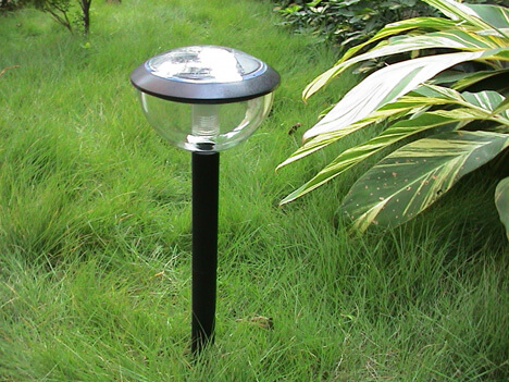 Cần phải bảo quản tốt đèn sân vườn để có thể đem lại độ bền cao nhất ( hình minh họa)