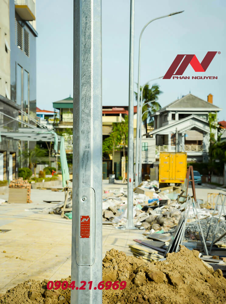 Cột đèn cao áp được làm từ thép nguyên khối cao cấp
