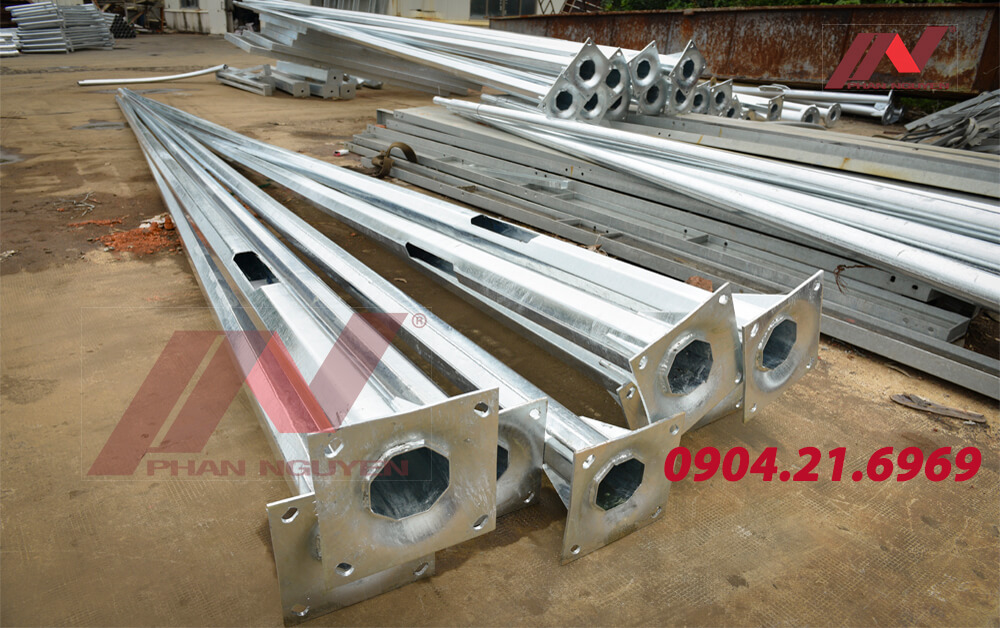Các sản phẩm cột đèn cao áp tại Phan Nguyễn được làm từ chất liệu thép mạ kẽm chống gỉ