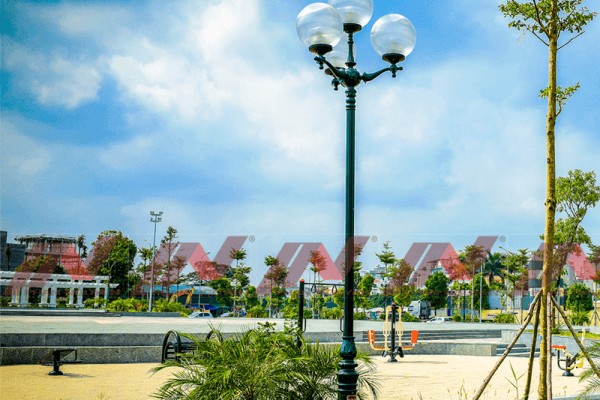 Một trong những mẫu cột đèn sân vườn, khuôn viên tại Phan Nguyễn.