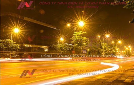 Cột đèn cao áp bằng thép luôn có độ bền cao hơn so với các loại cột đèn khác