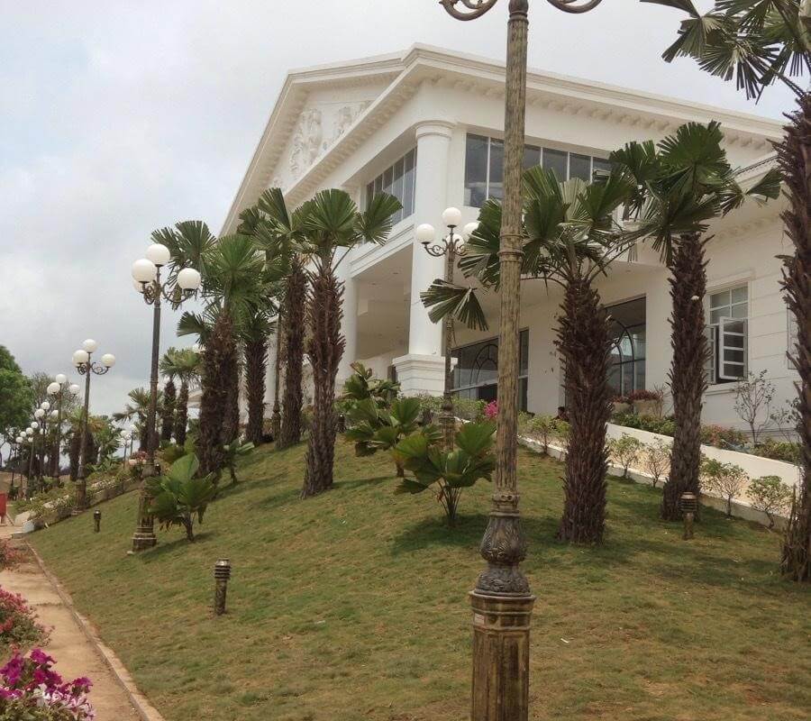 Cấu tạo cột đèn sân vườn DC05B lắp tay chùm CH11 – 3 bóng