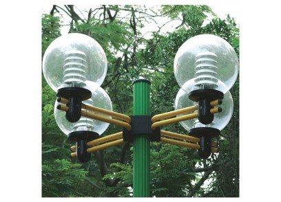 Tay chùm đèn có 4 bóng được thiết kế rất tinh tế