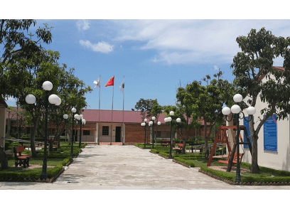 Cột đèn DC02 sử dụng trong sân trường học