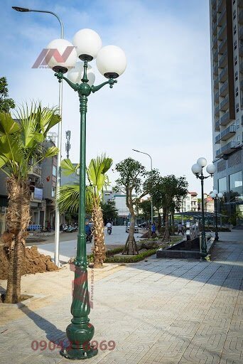 Cột đèn sân vườn Banian có kiểu dáng đẹp, phù hợp nhiều không gian khác nhau