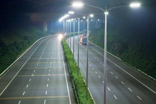 Đèn đường này có tính ứng dụng rất cao ở các công trình lớn ngày nay