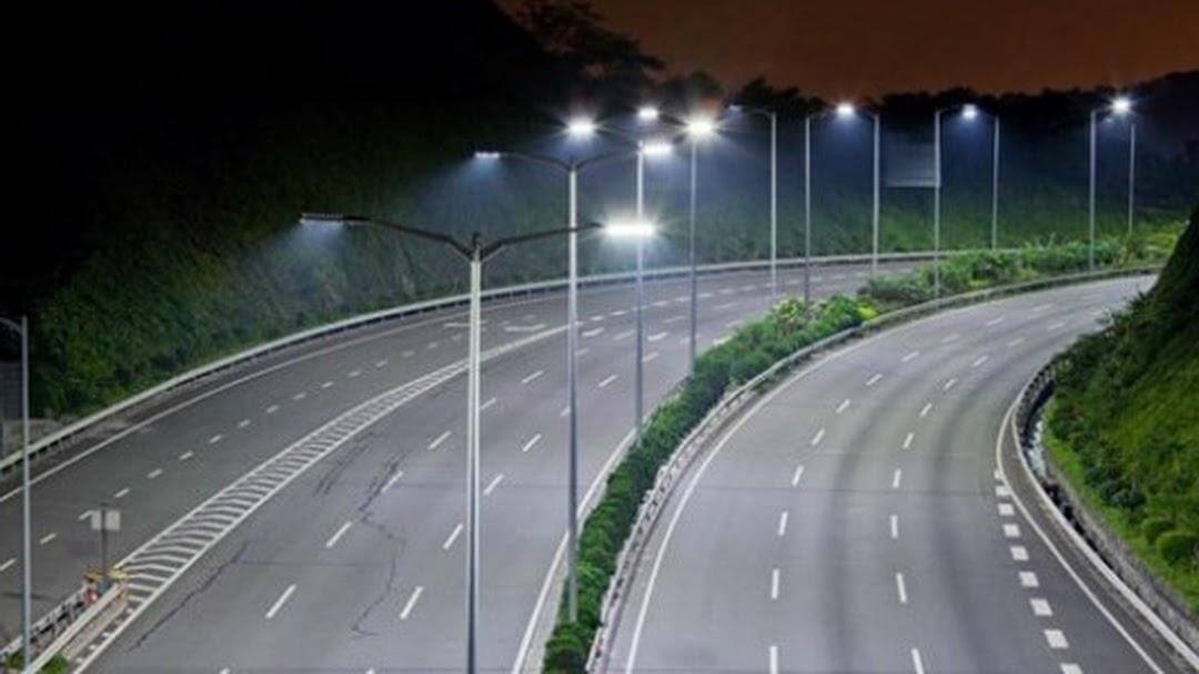 Bạn có thể mua đèn đường Led trên Lazada do đơn vị Phan Nguyễn cung cấp.