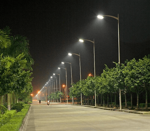    Đèn led ánh sáng trắng thích hợp những nơi mật độ giao thông cao