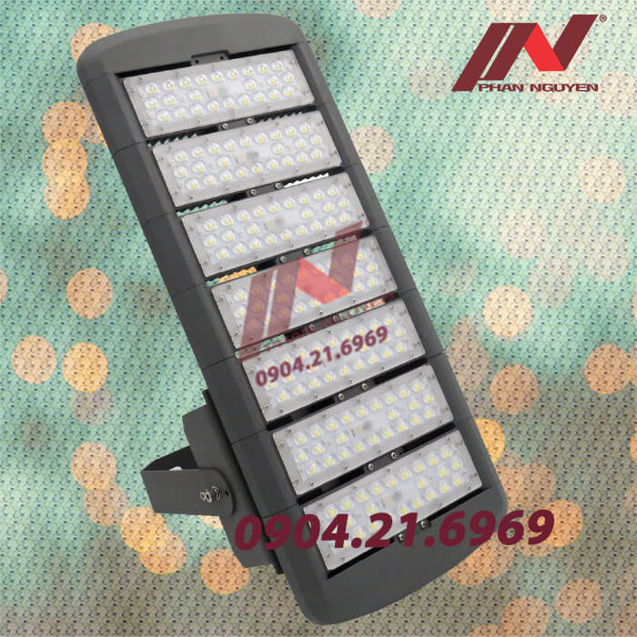 Đèn pha Led chiếu sáng sân bóng, quảng trường 500w - PN06 