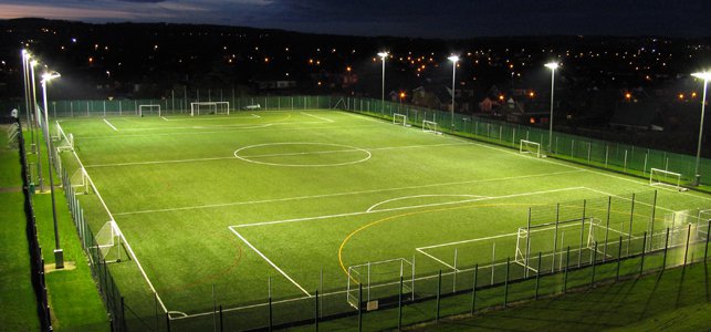 Cột đèn chiếu sáng sân bóng - sân tennis